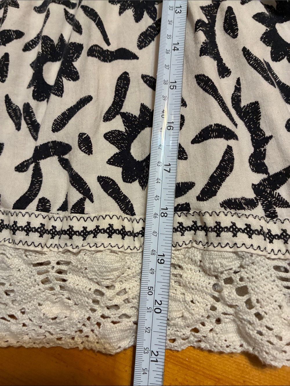 Christian Siriano Cream Blouse with Black Floral Motif and Crochet Trim - Picture 11 of 11